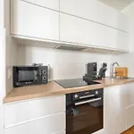 Champs Elysees 1Br Prime Location Renovated