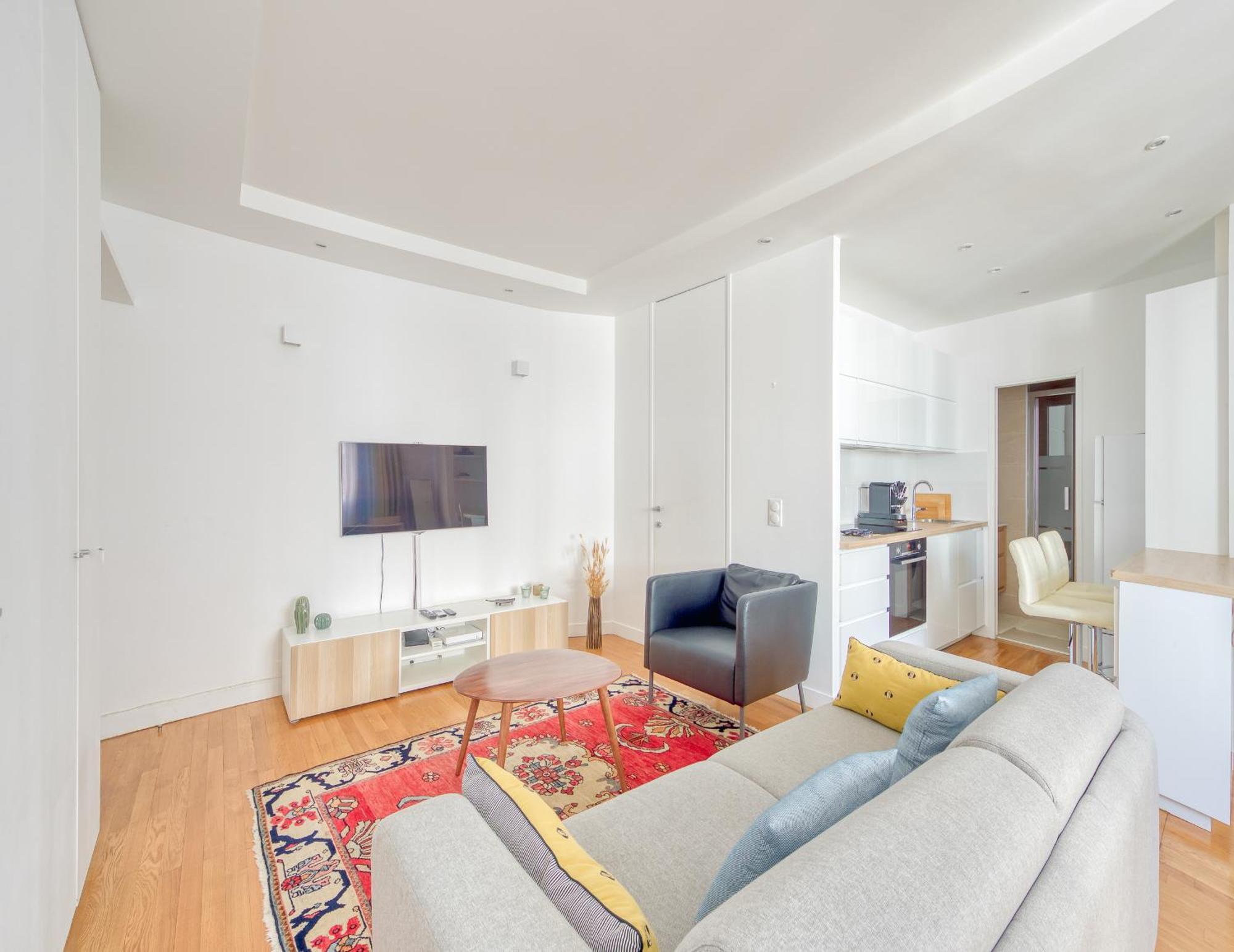 Apartment Champs Elysees 1br Prime Location Renovated Paris