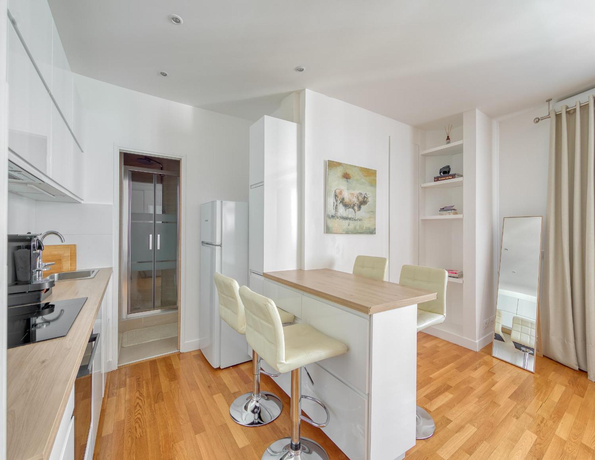 Apartment Champs Elysees 1br Prime Location Renovated