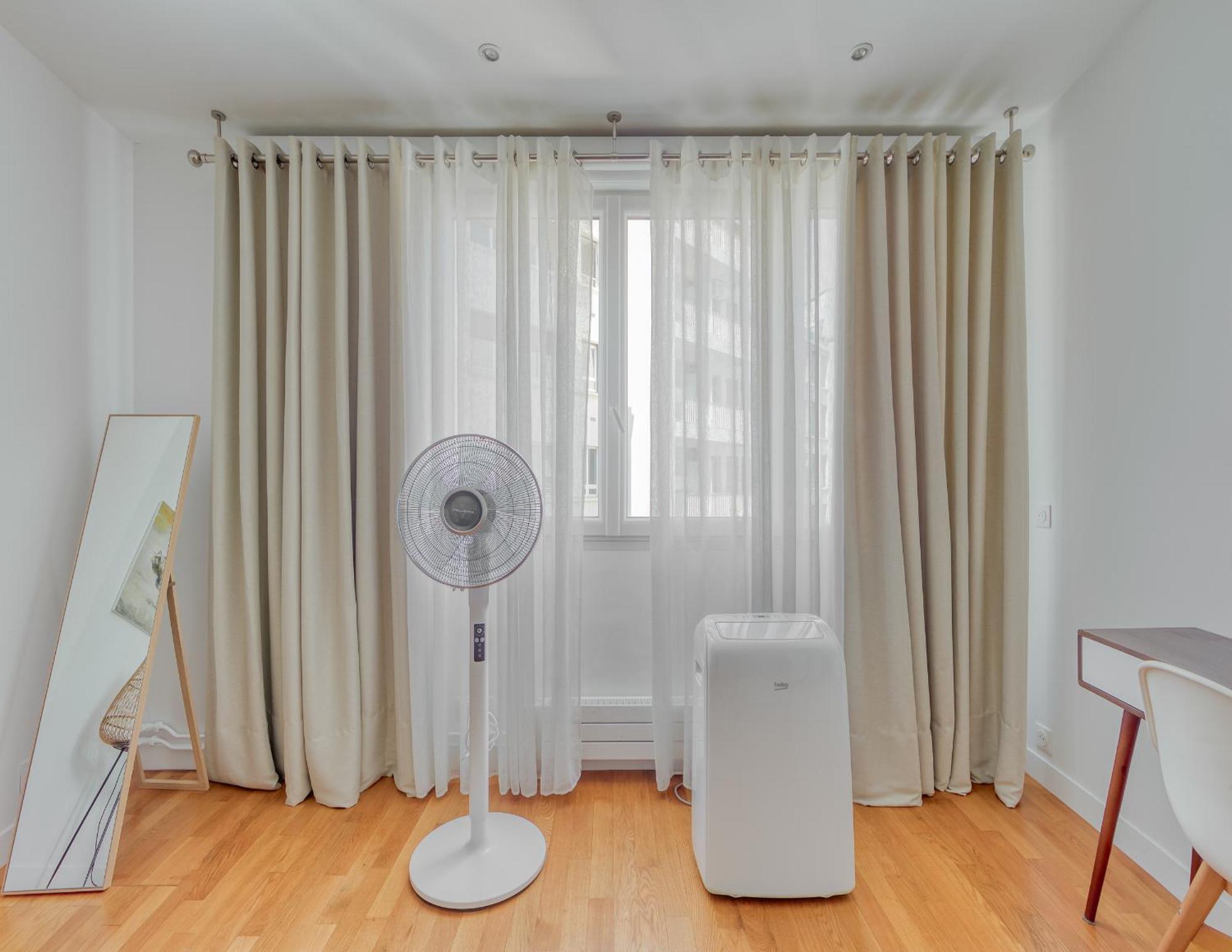 Champs Elysees 1br Prime Location Renovated